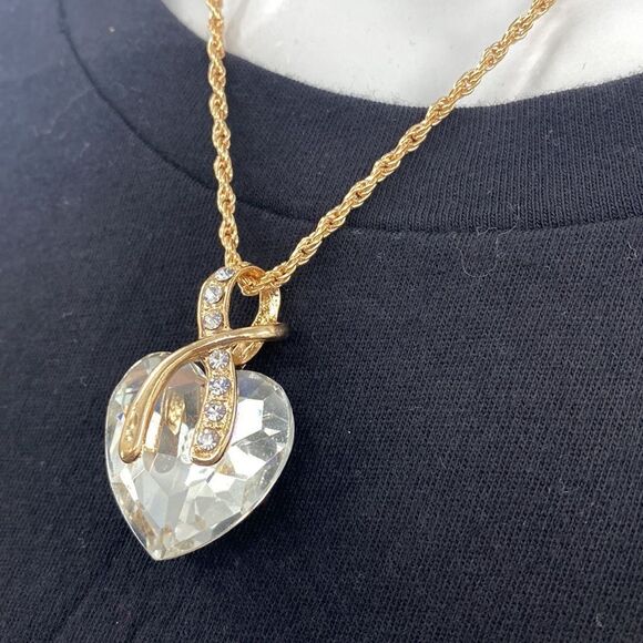 3For$15 Titanic Heart Necklace Gold Plated - Picture 3 of 6